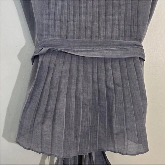 Gray Sleeveless Pleated Top - Picture 4 of 7